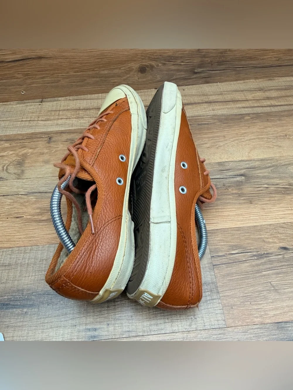 Converse size 7 women Low-Top Leather Sneakers in Cognac Brown - Picture 4 of 8